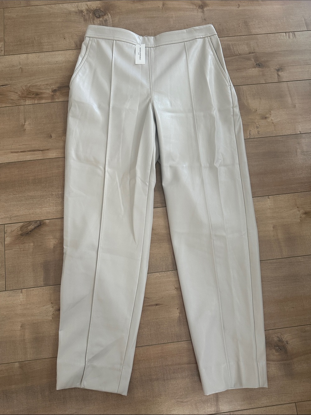 NWT Banana Republic Ivory High Rise Tapered Vegan Faux Leather Elastic Waist S